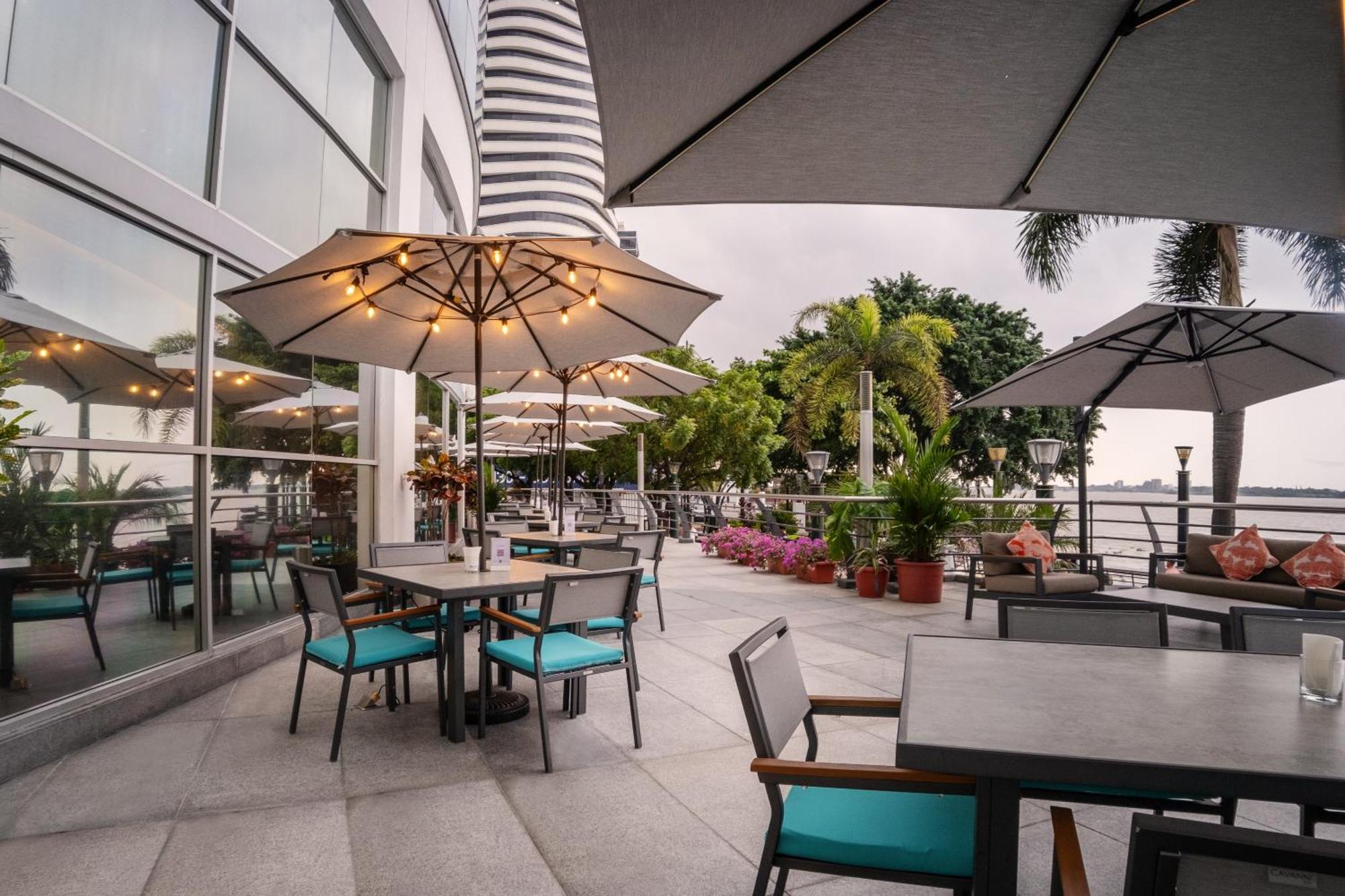 Готель Wyndham Guayaquil, Puerto Santa Ana Екстер'єр фото The Deck