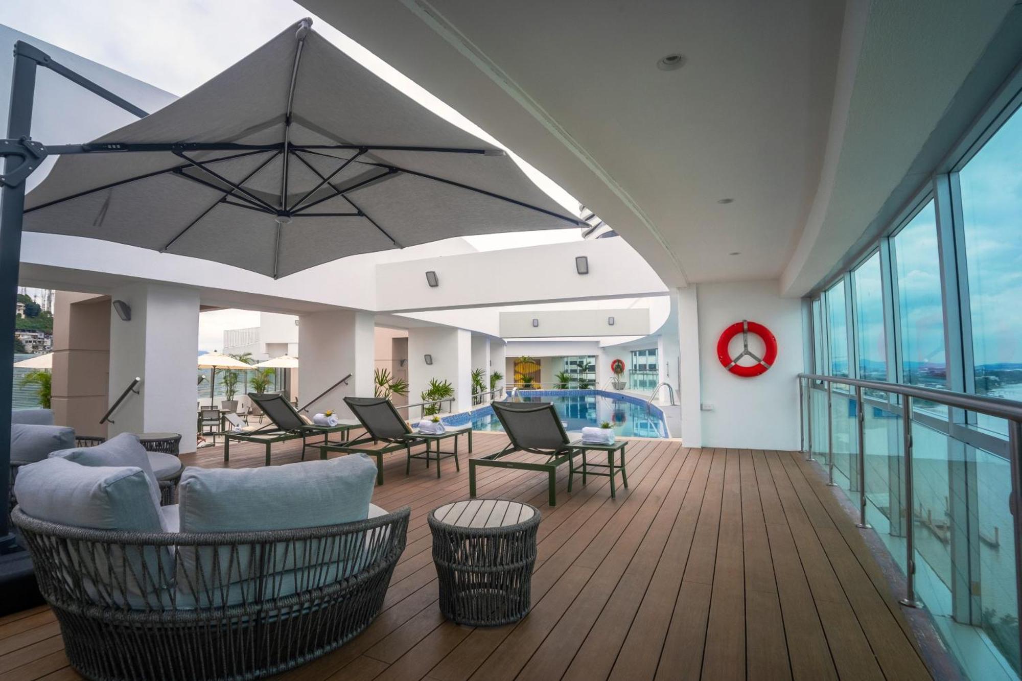 Готель Wyndham Guayaquil, Puerto Santa Ana Екстер'єр фото The Sky Deck