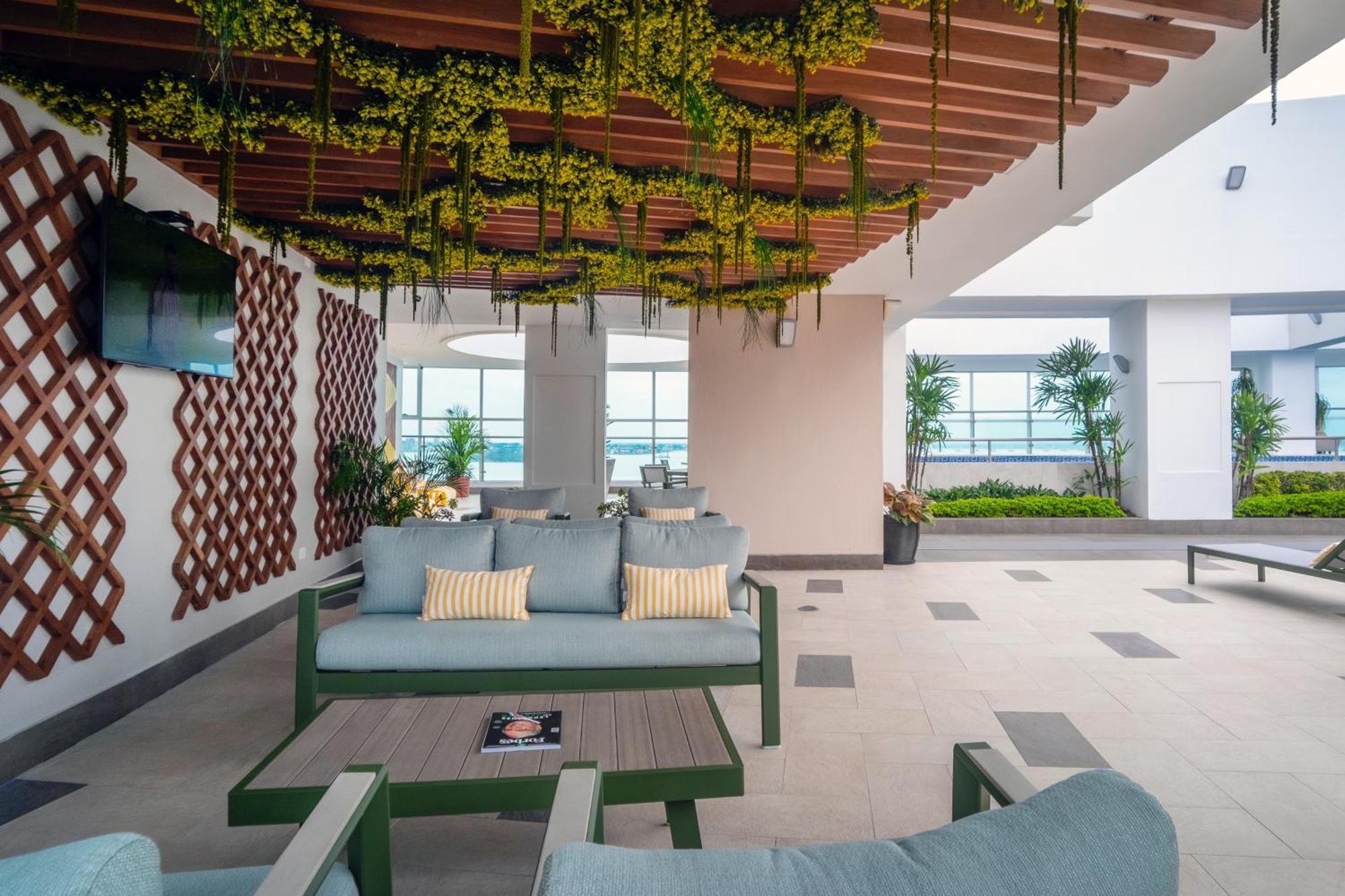 Готель Wyndham Guayaquil, Puerto Santa Ana Екстер'єр фото Sky Lounge