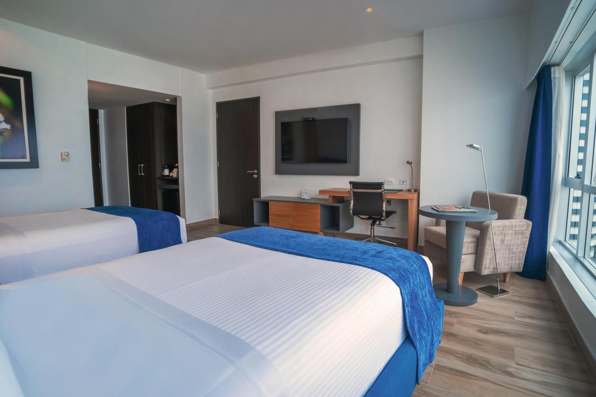Готель Wyndham Guayaquil, Puerto Santa Ana Екстер'єр фото A room at the hotel