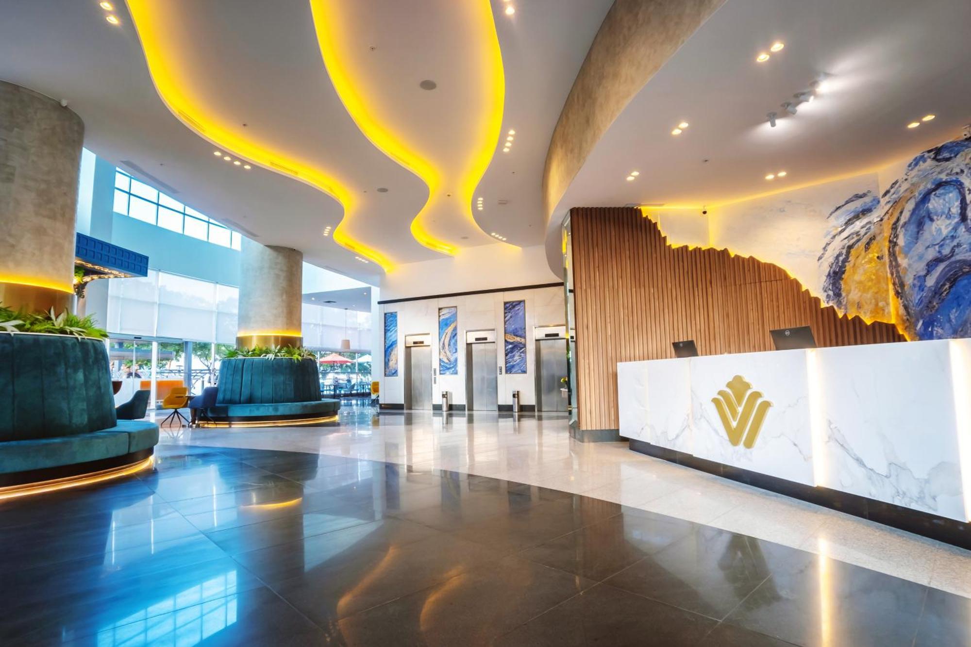 Готель Wyndham Guayaquil, Puerto Santa Ana Екстер'єр фото Lobby