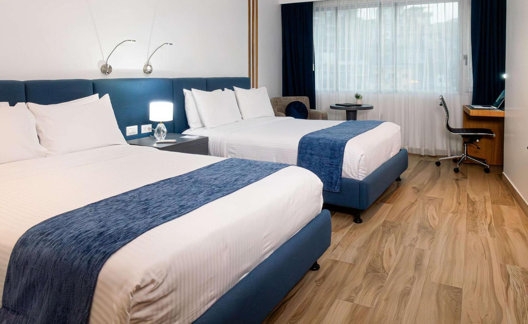 Готель Wyndham Guayaquil, Puerto Santa Ana Екстер'єр фото