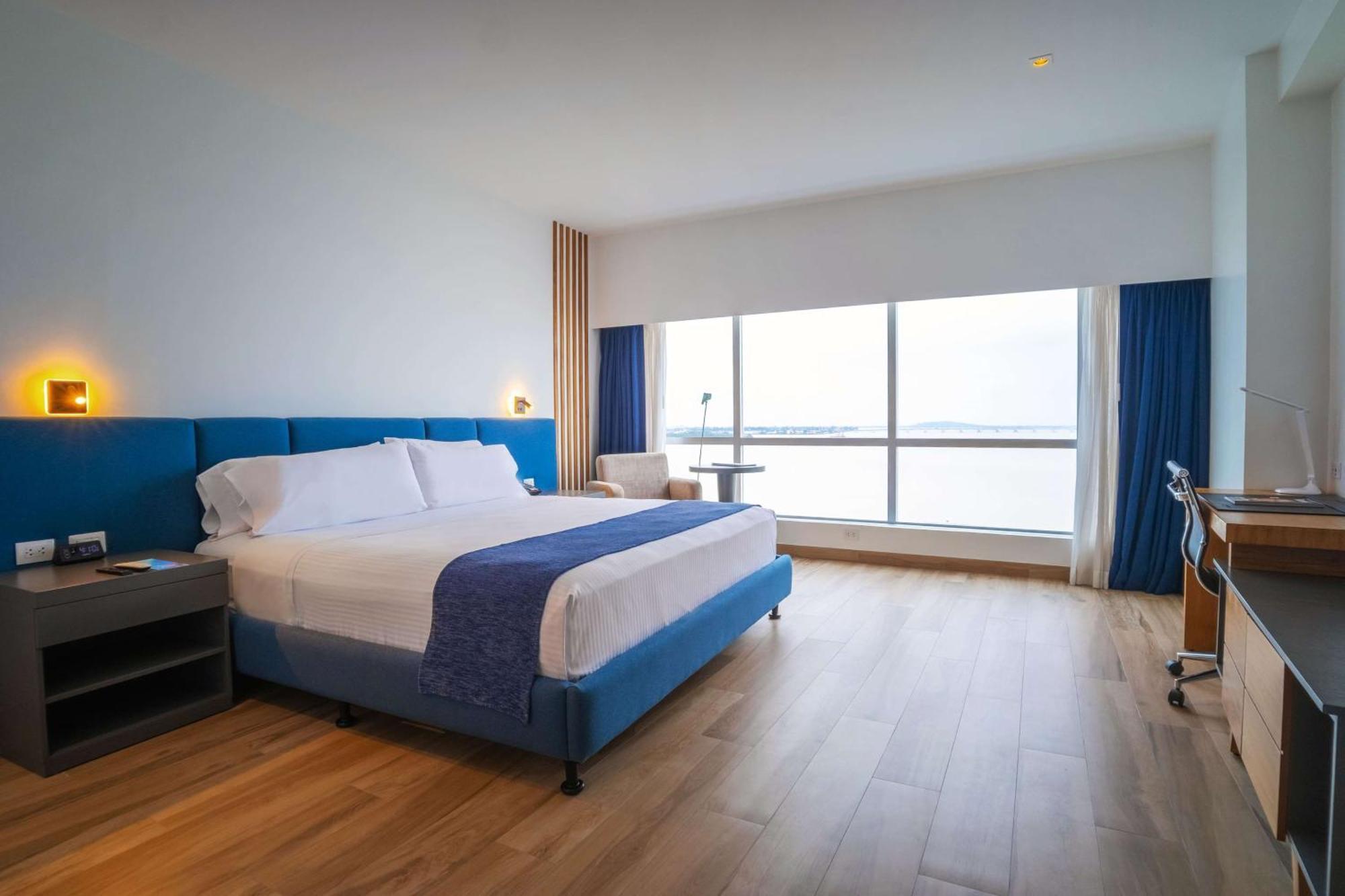 Готель Wyndham Guayaquil, Puerto Santa Ana Екстер'єр фото